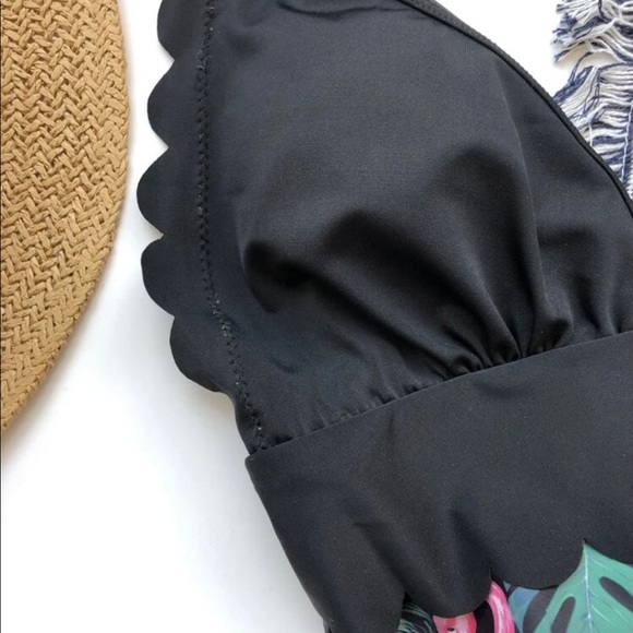 BNIB Tropical Flamingo Scalloped 1-Piece Swimsuit - Picture 4 of 6